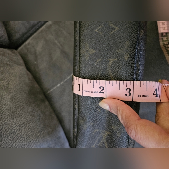 Louis Vuitton, makeup bag. Usable condition. Zipper works. - Picture 11 of 13